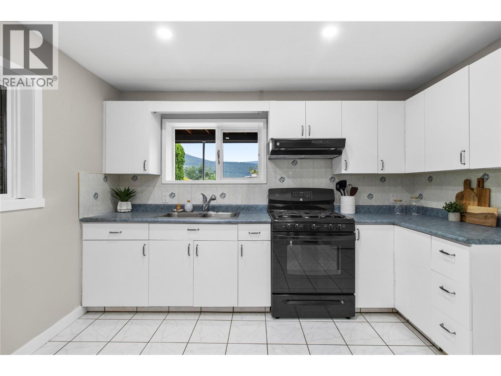 2484 Sunrise Boulevard, Blind Bay