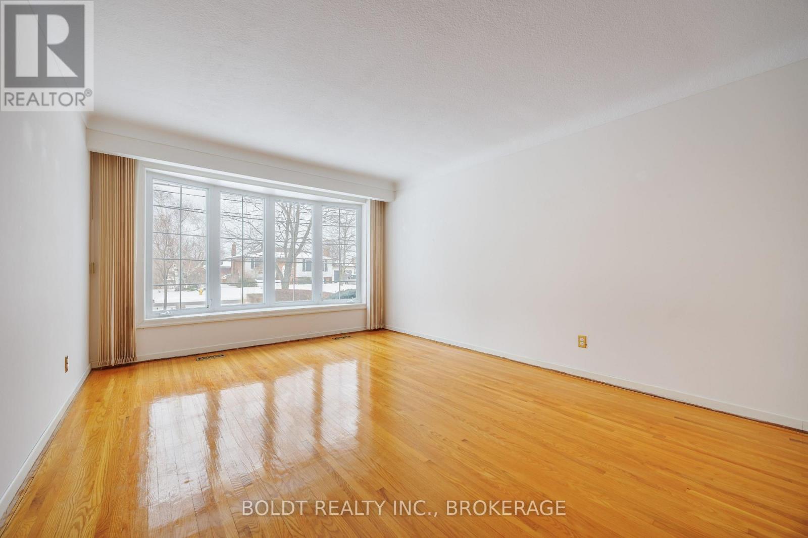 15 NOTTINGHAM COURT - Photo 4 of 25, St. Catharines (Lakeshore), Ontario