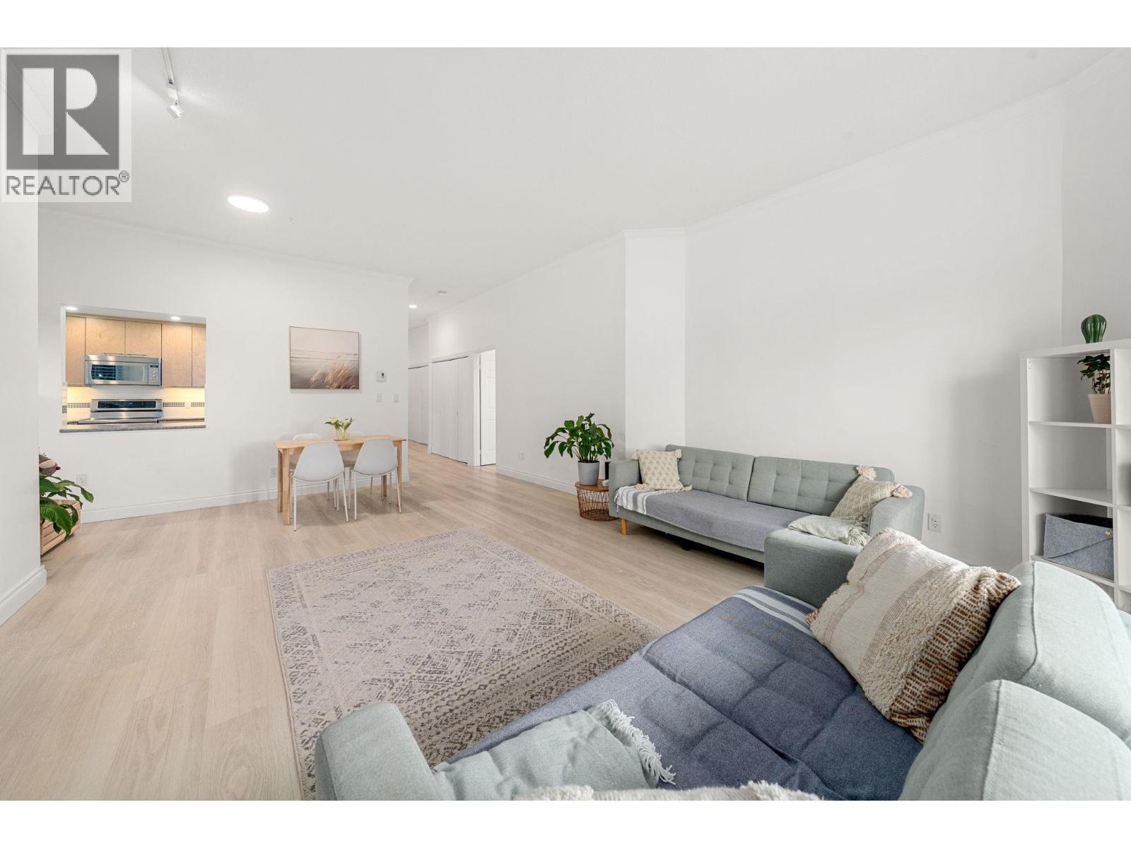 101 2408 HAYWOOD AVENUE, West Vancouver