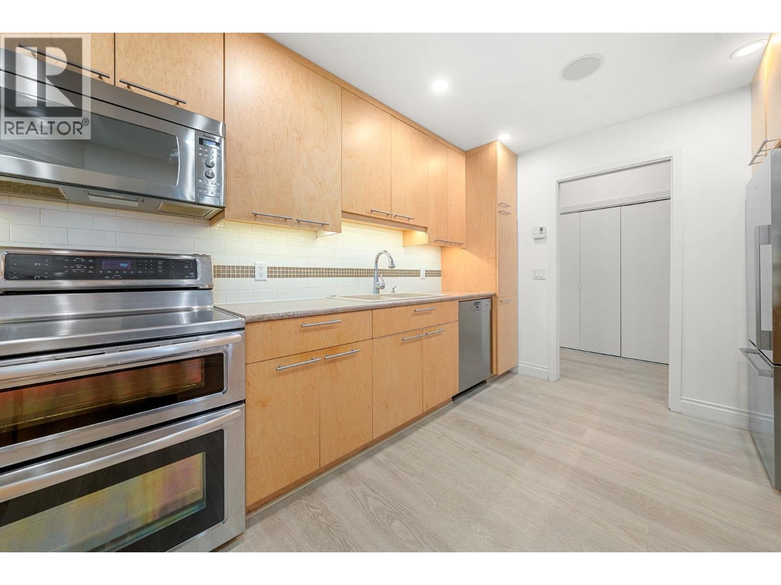 101 2408 HAYWOOD AVENUE, West Vancouver