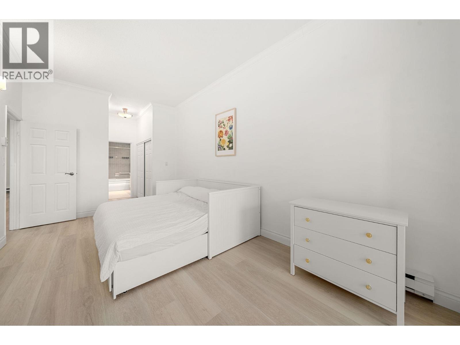 101 2408 HAYWOOD AVENUE, West Vancouver