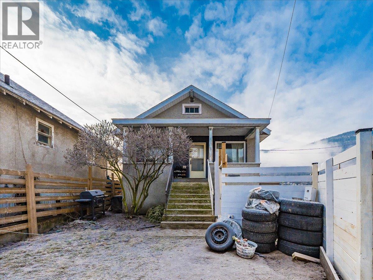 1706 Fourth Avenue, Trail