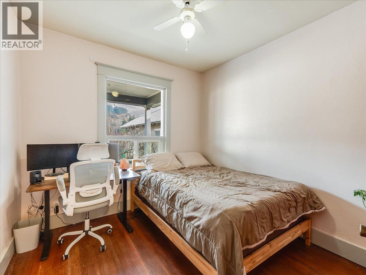 1706 Fourth Avenue, Trail