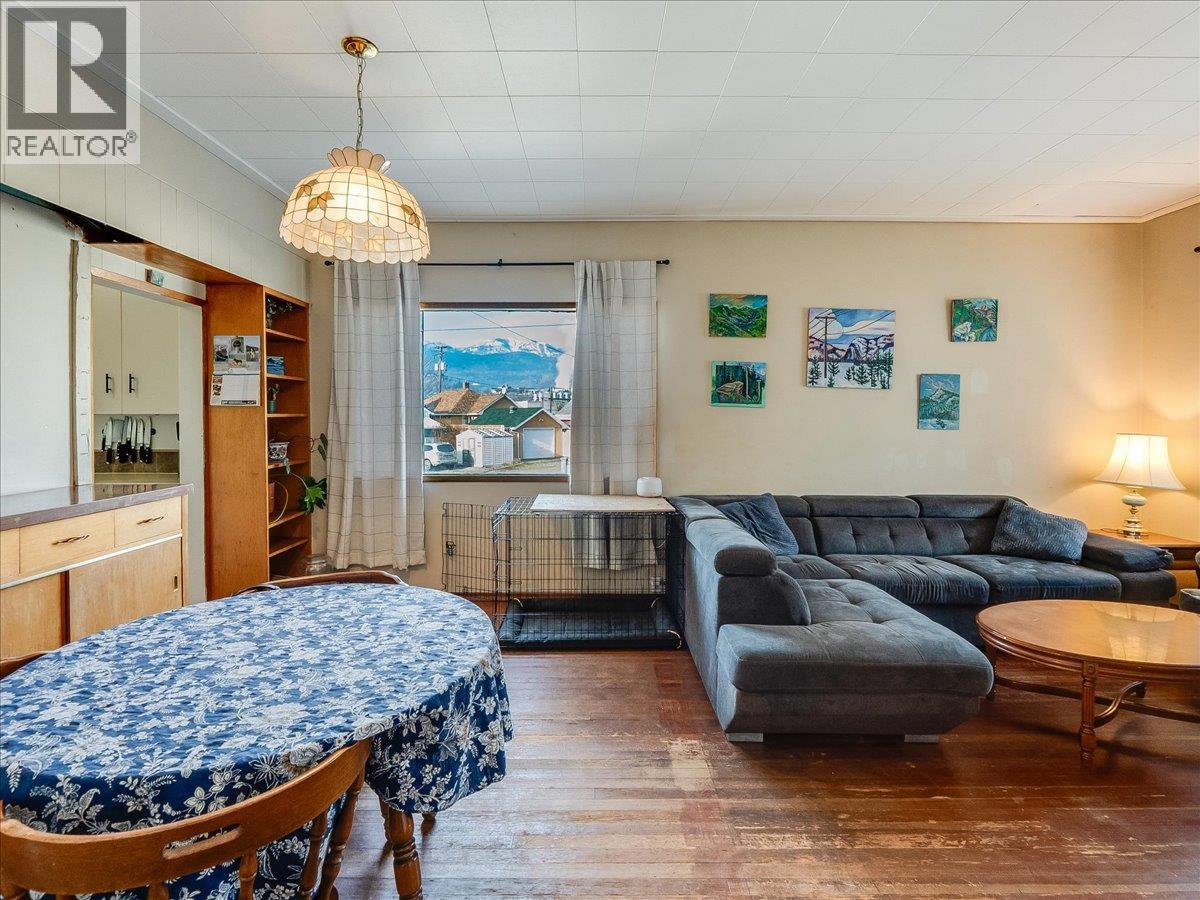 1706 Fourth Avenue, Trail