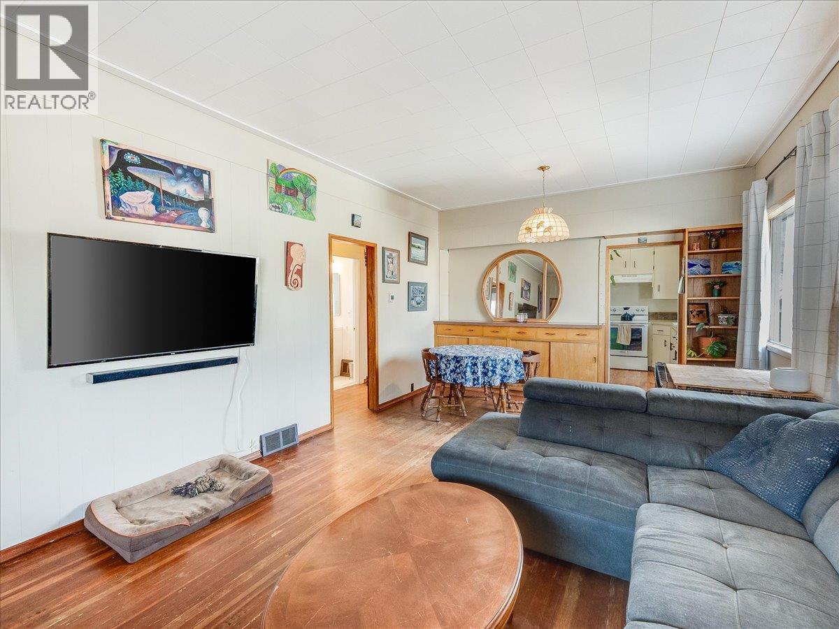 1706 Fourth Avenue, Trail