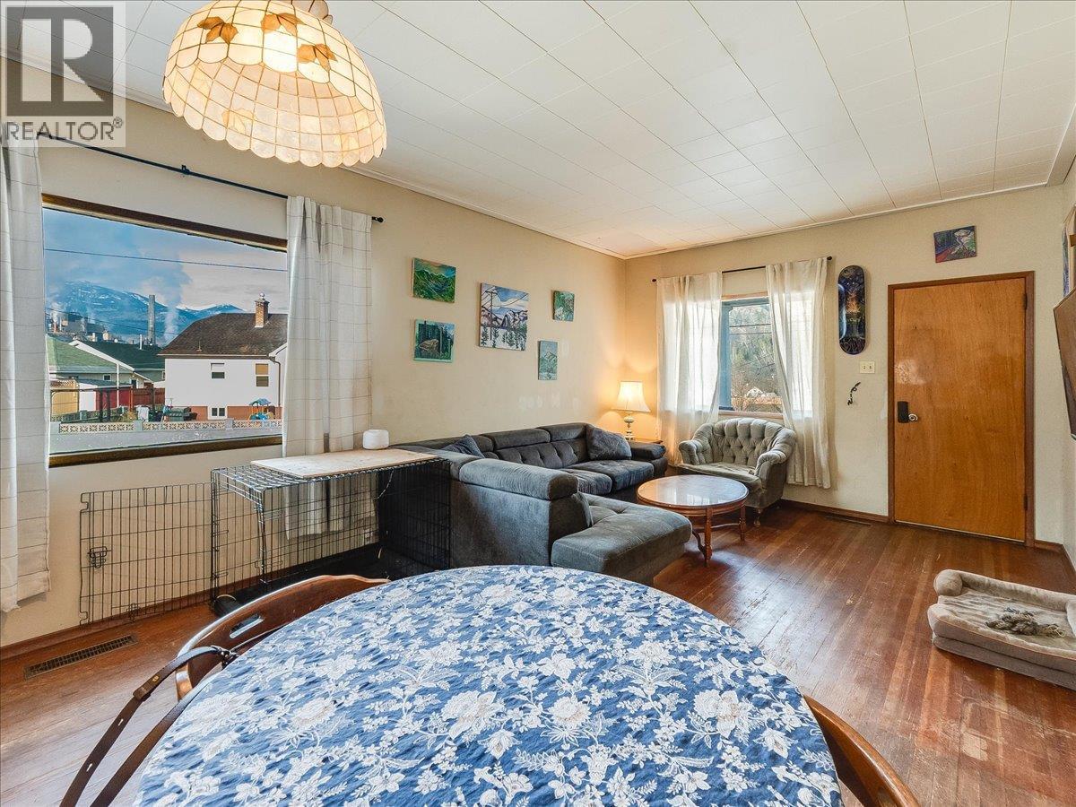 1706 Fourth Avenue, Trail