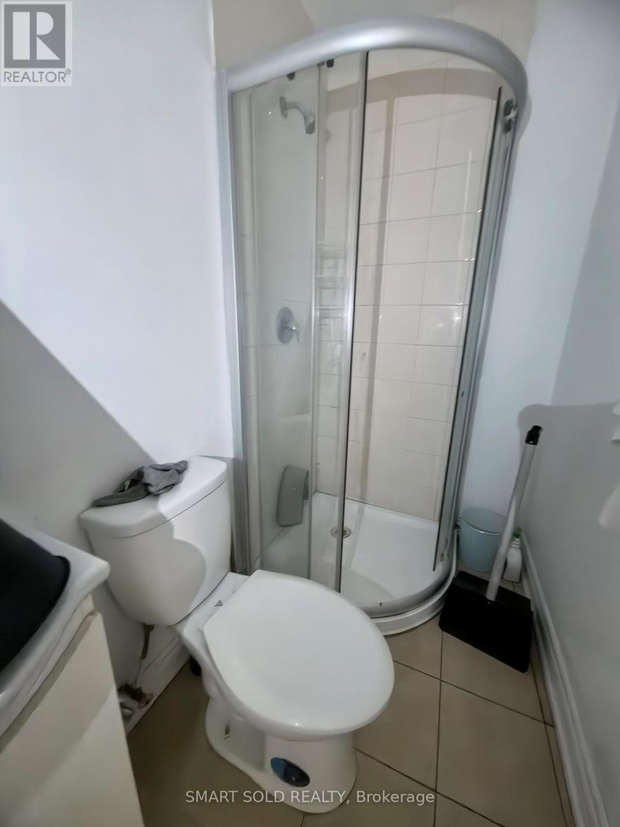 UPPER 437 BATHURST STREET - Photo 5 of 7, Toronto (Kensington-Chinatown), Ontario