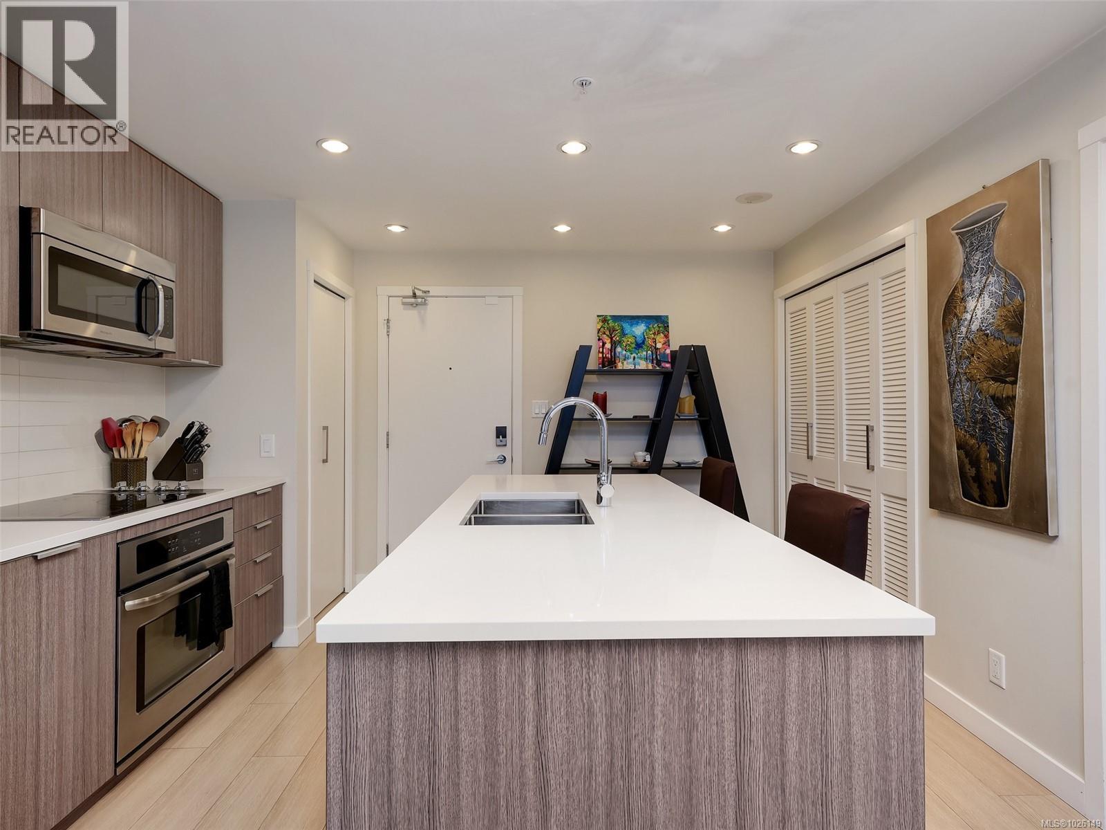 #912 728 YATES ST - 10