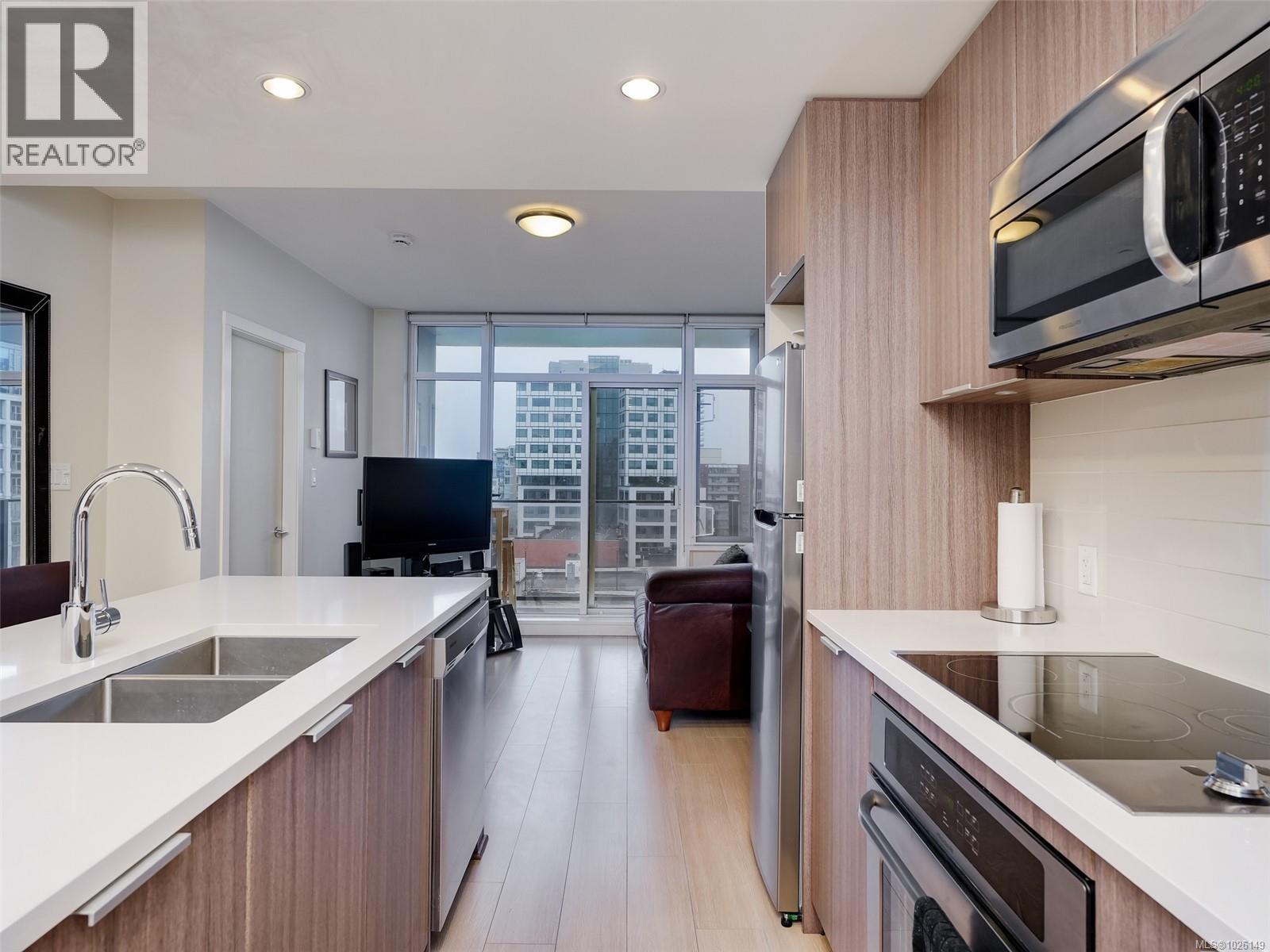 #912 728 YATES ST - 11