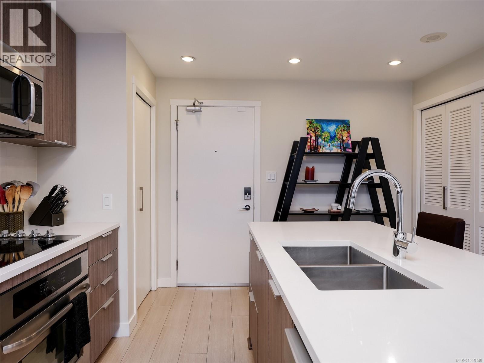 #912 728 YATES ST - 12