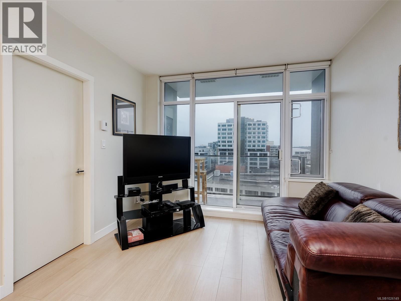 #912 728 YATES ST - Image 2