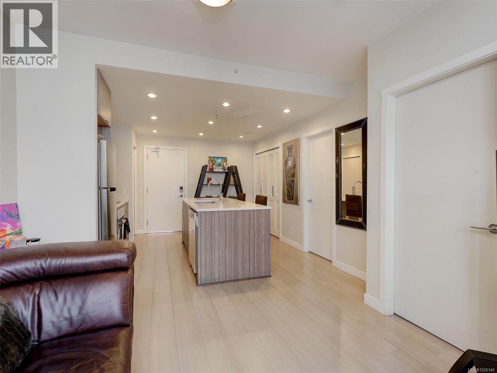 #912 728 YATES ST - Image 3