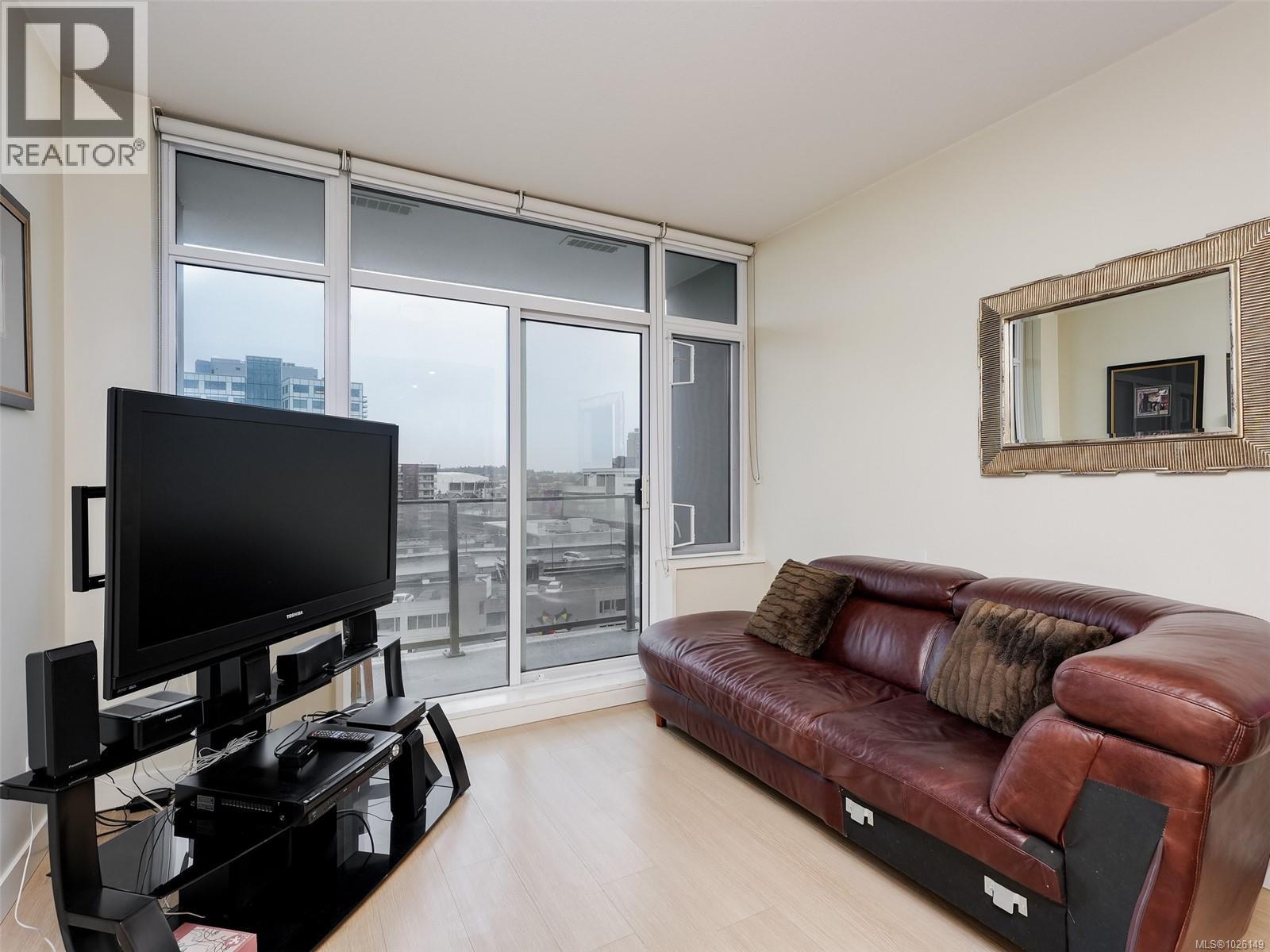 #912 728 YATES ST - 4