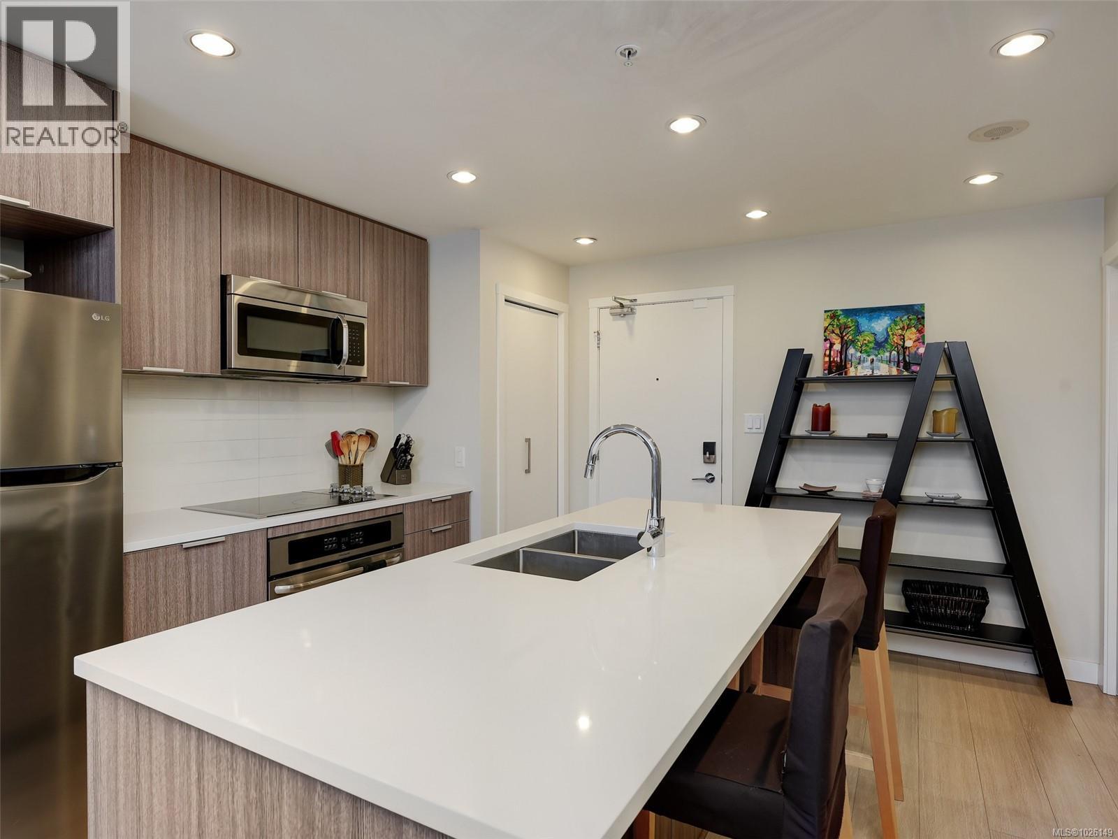 #912 728 YATES ST - 6