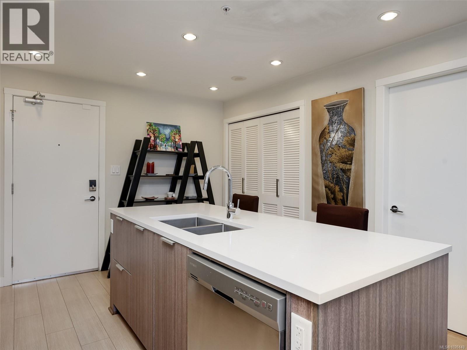 #912 728 YATES ST - 7