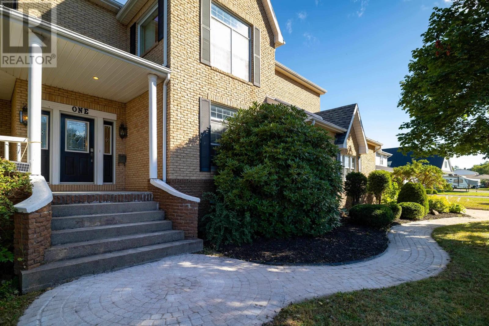 1 STRATHMORE LANE S - 4