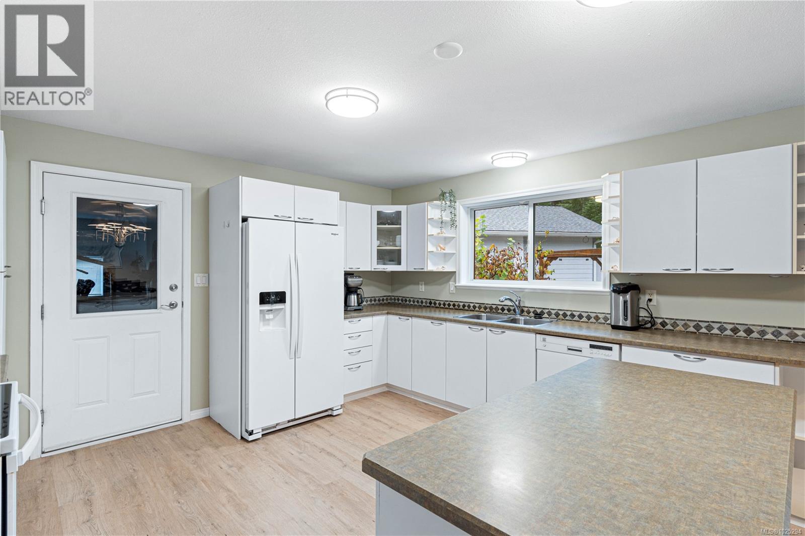 1356 Meadowood Way, Qualicum Beach
