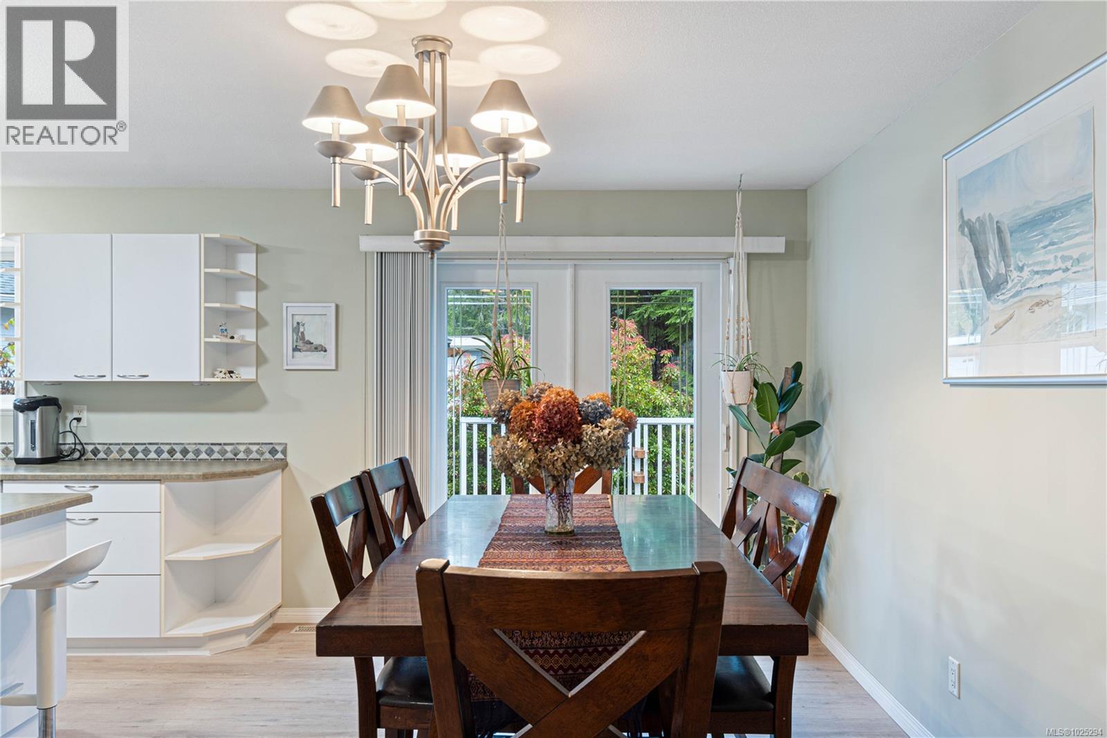 1356 Meadowood Way, Qualicum Beach