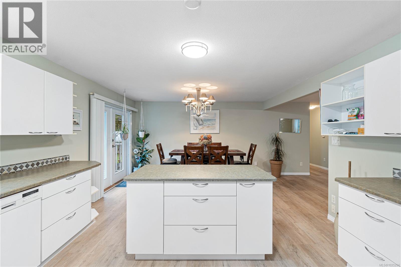 1356 Meadowood Way, Qualicum Beach