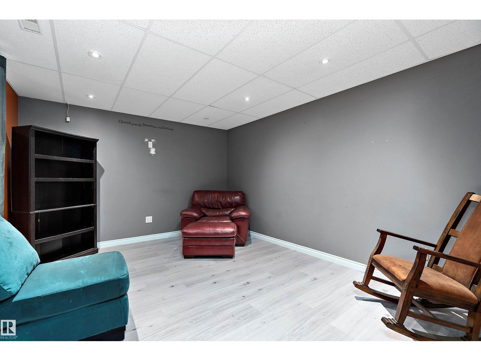 33 SUTHERLAND ST, Leduc