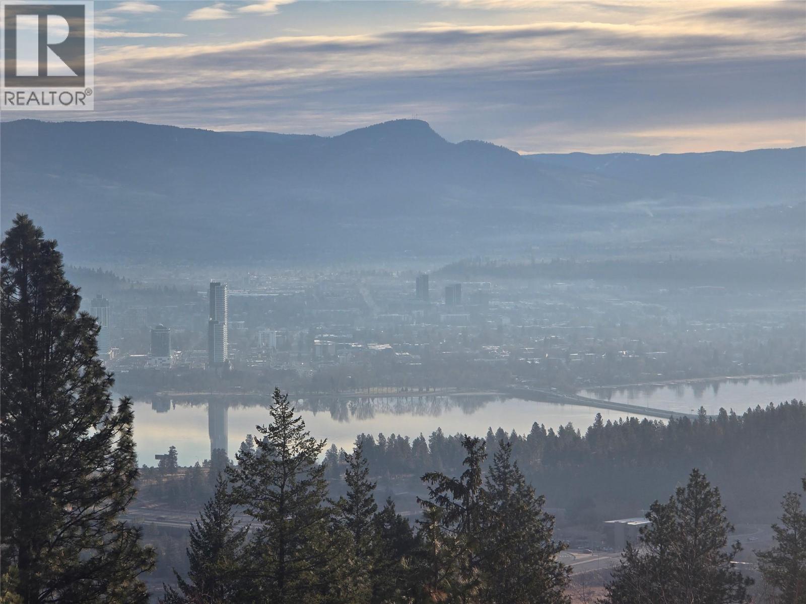 1 Pinewood Place, West Kelowna