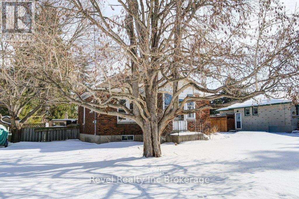 328 CLARKE STREET N - Photo 3 of 36, Woodstock (Woodstock - North), Ontario