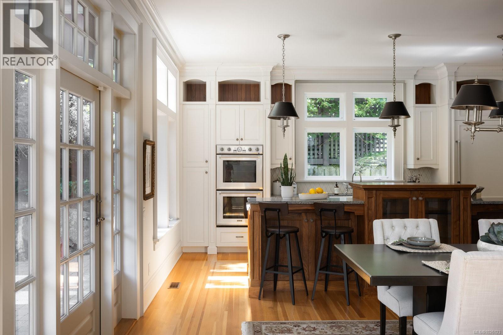1568 Montgomery Ave - 11