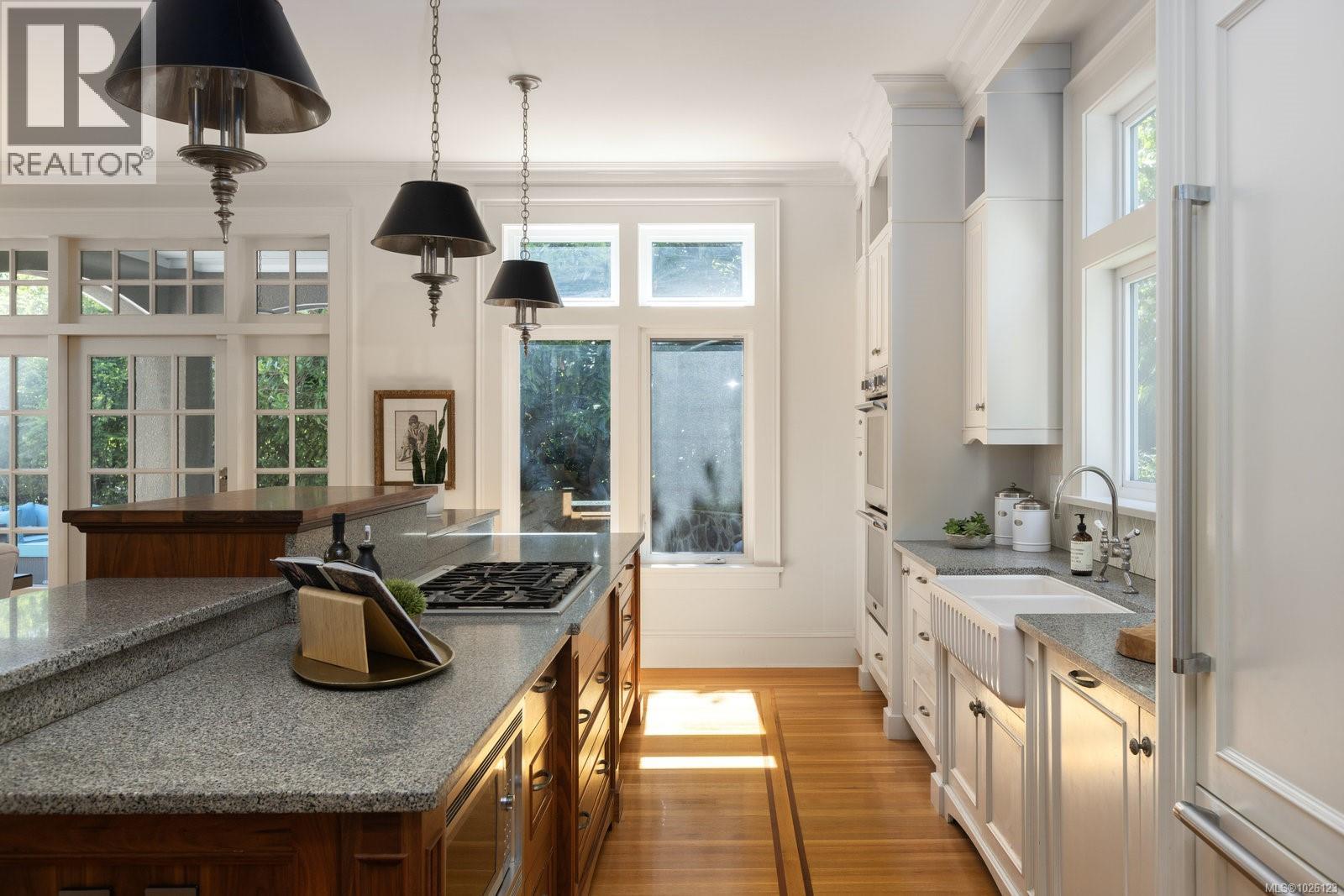 1568 Montgomery Ave - 12