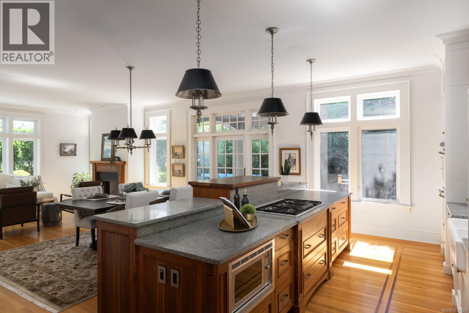 1568 Montgomery Ave - 13