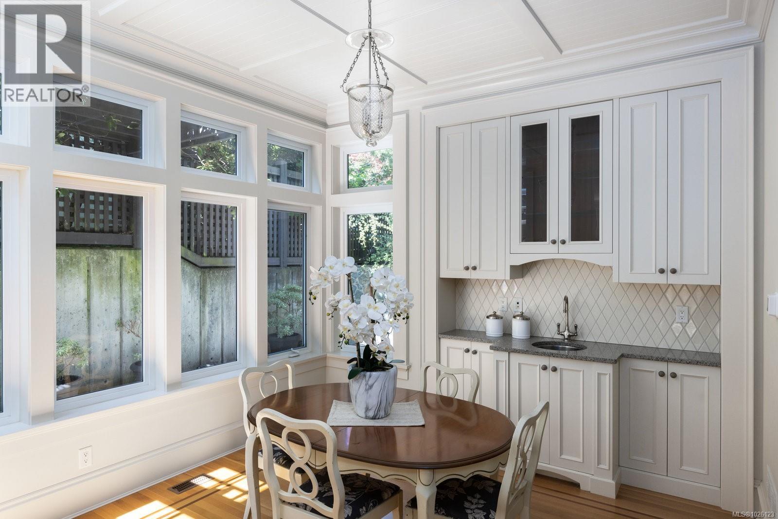 1568 Montgomery Ave - 16