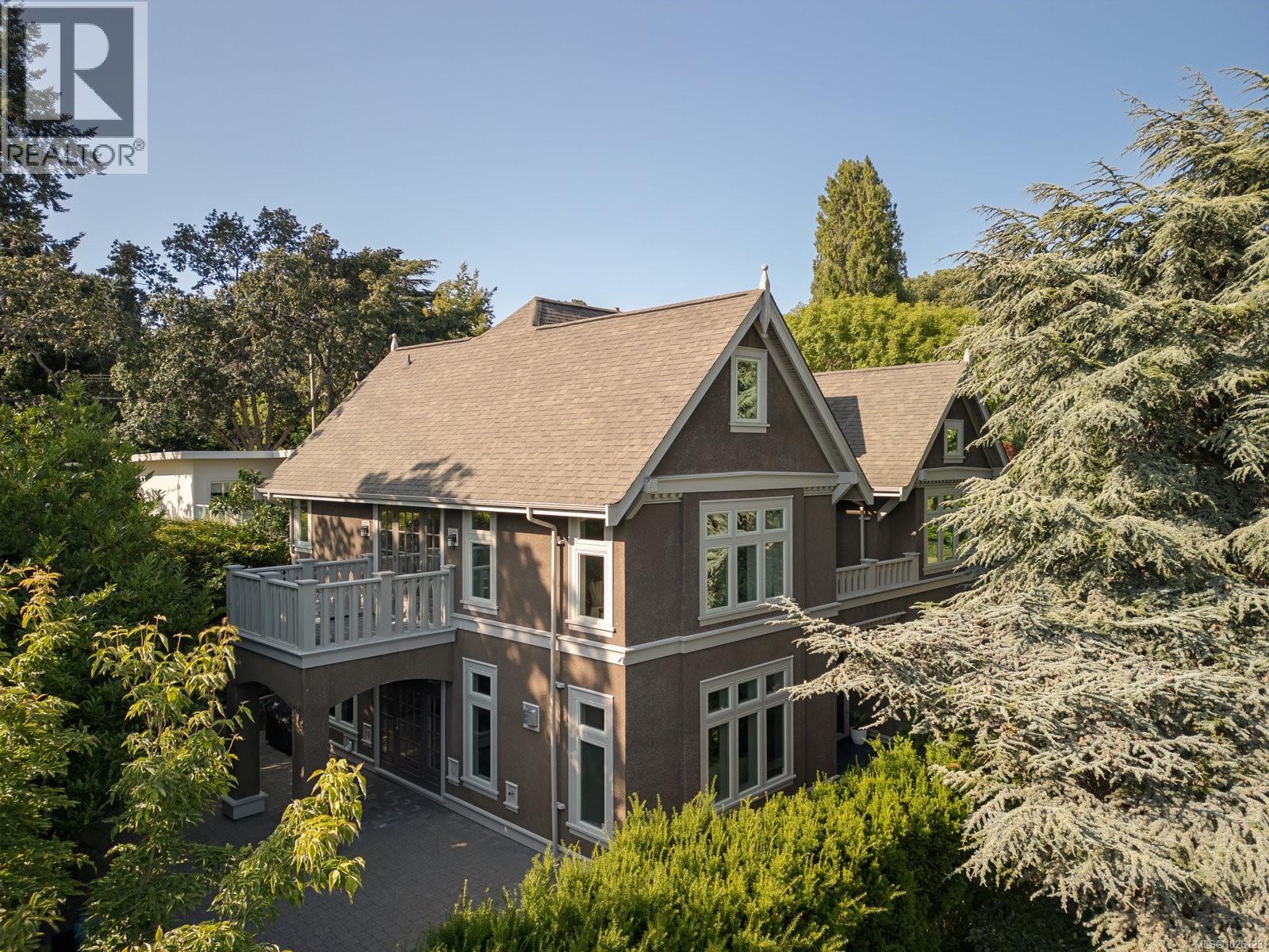 1568 Montgomery Ave - 2