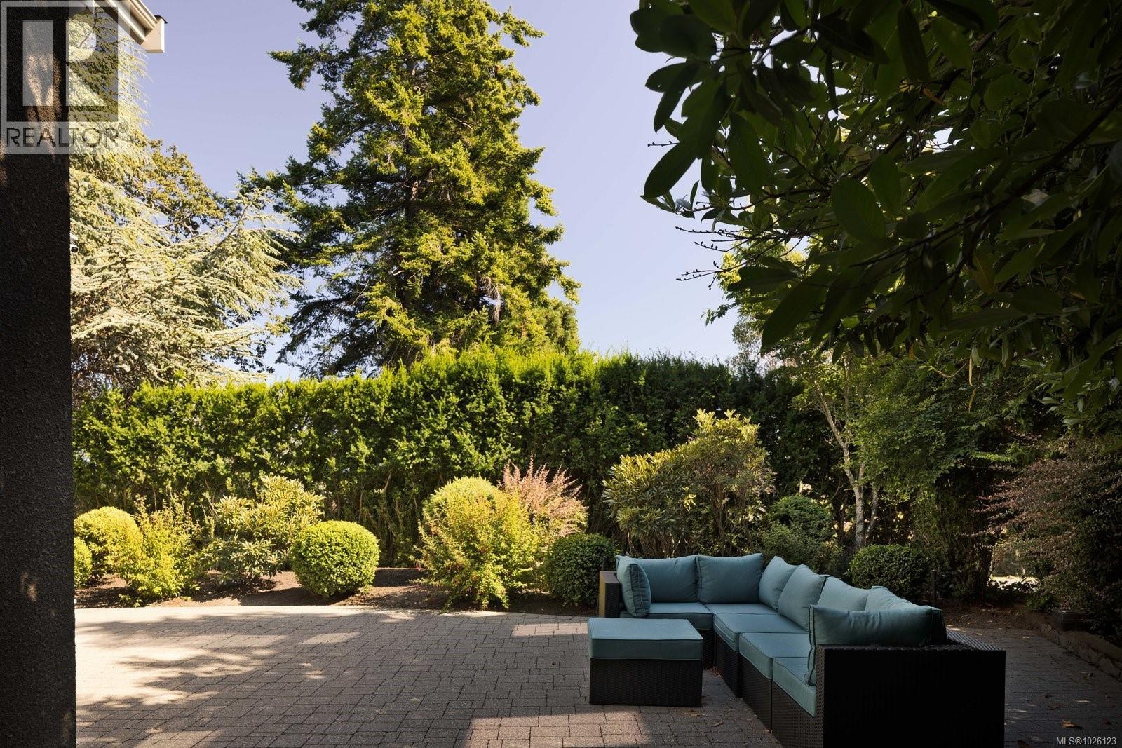 1568 Montgomery Ave - 21