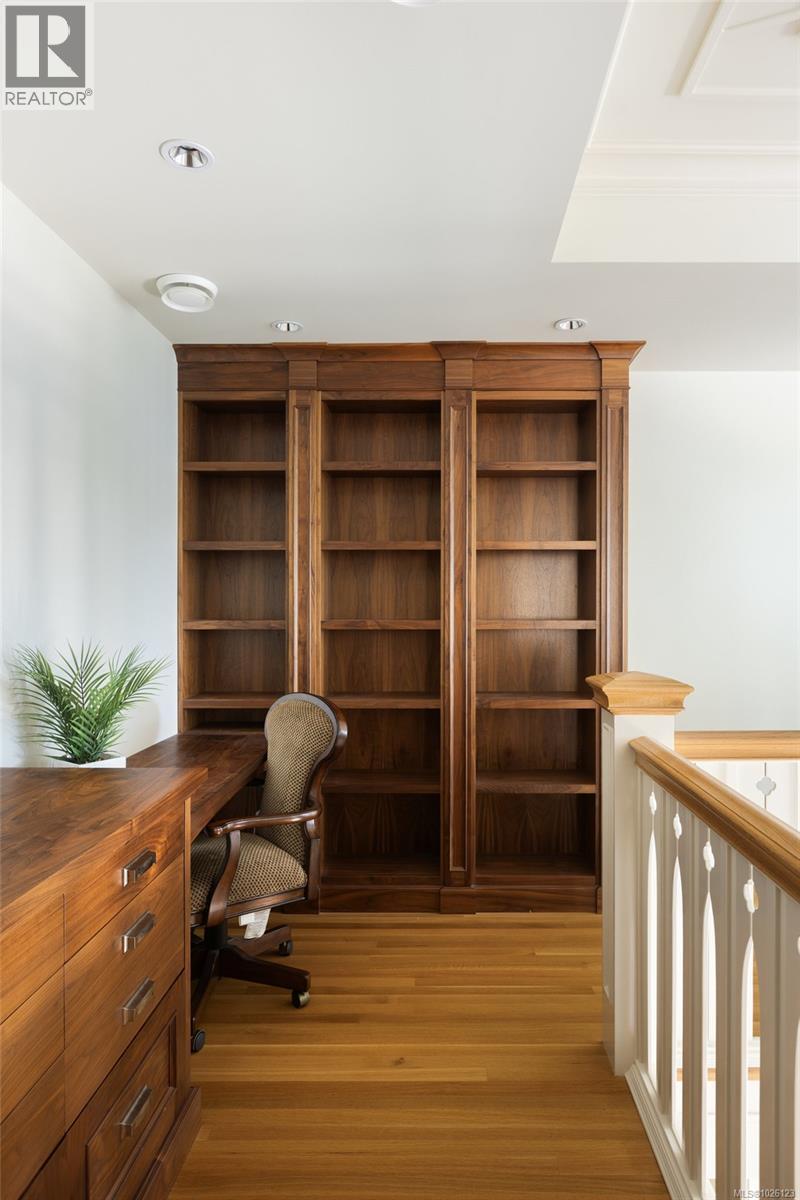 1568 Montgomery Ave - 25