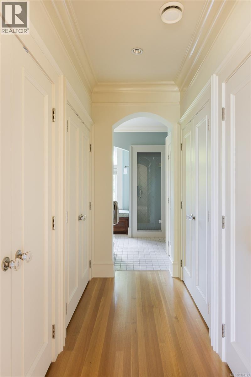 1568 Montgomery Ave - 27