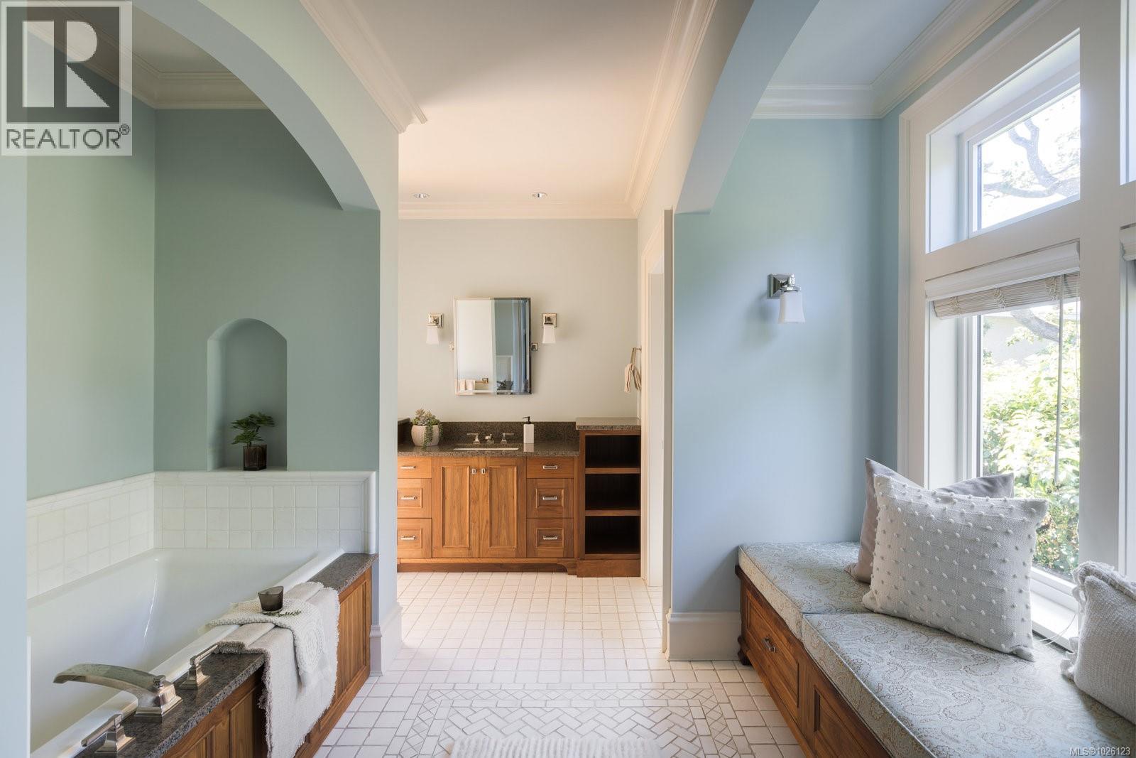 1568 Montgomery Ave - 28