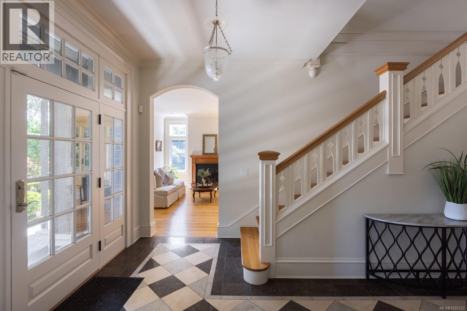 1568 Montgomery Ave - 3