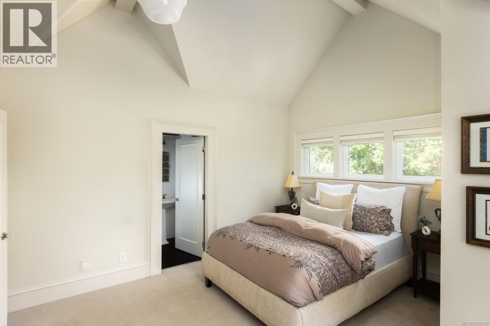 1568 Montgomery Ave - 34