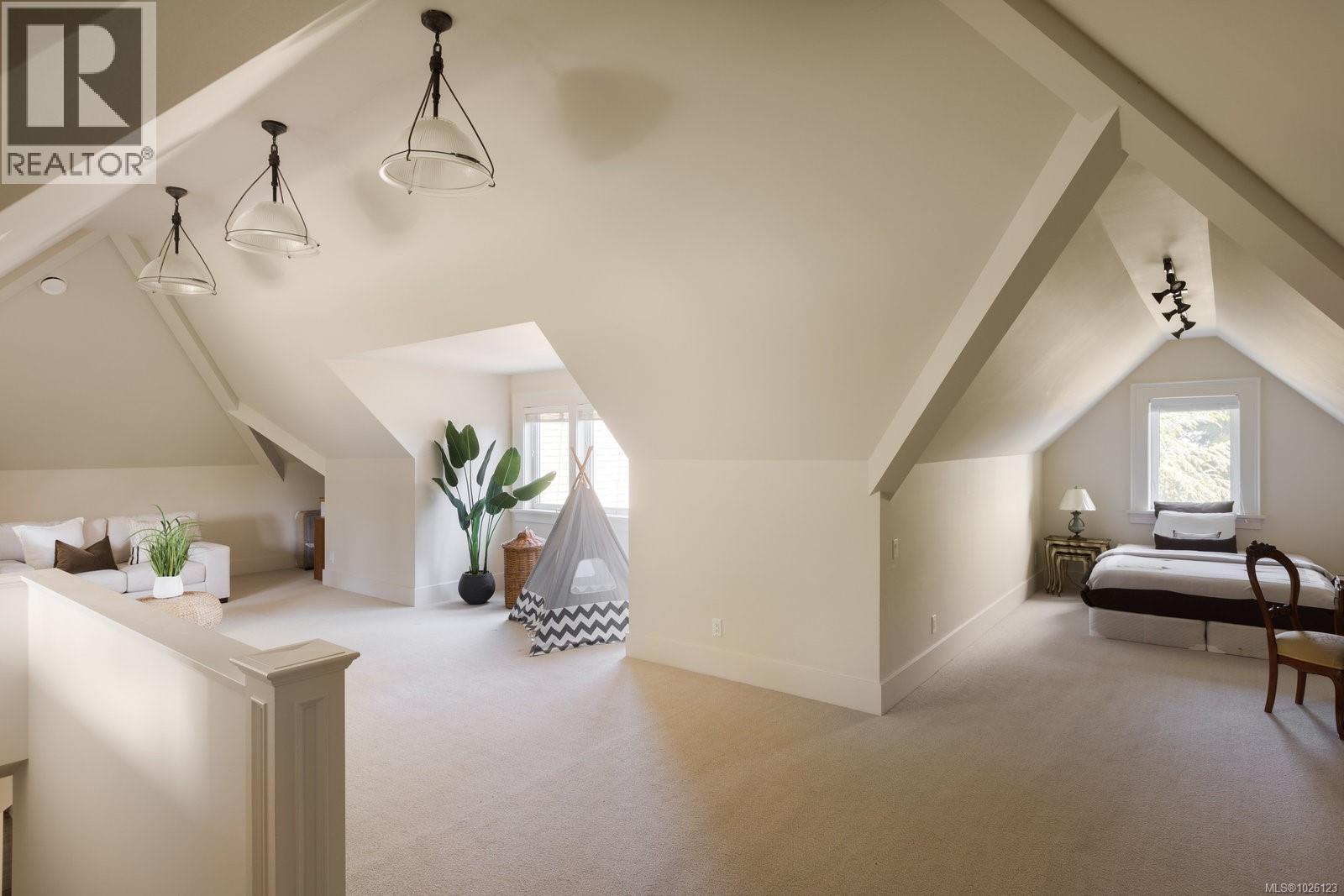 1568 MONTGOMERY AVE - 37