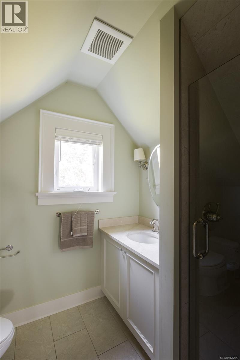 1568 Montgomery Ave - 38