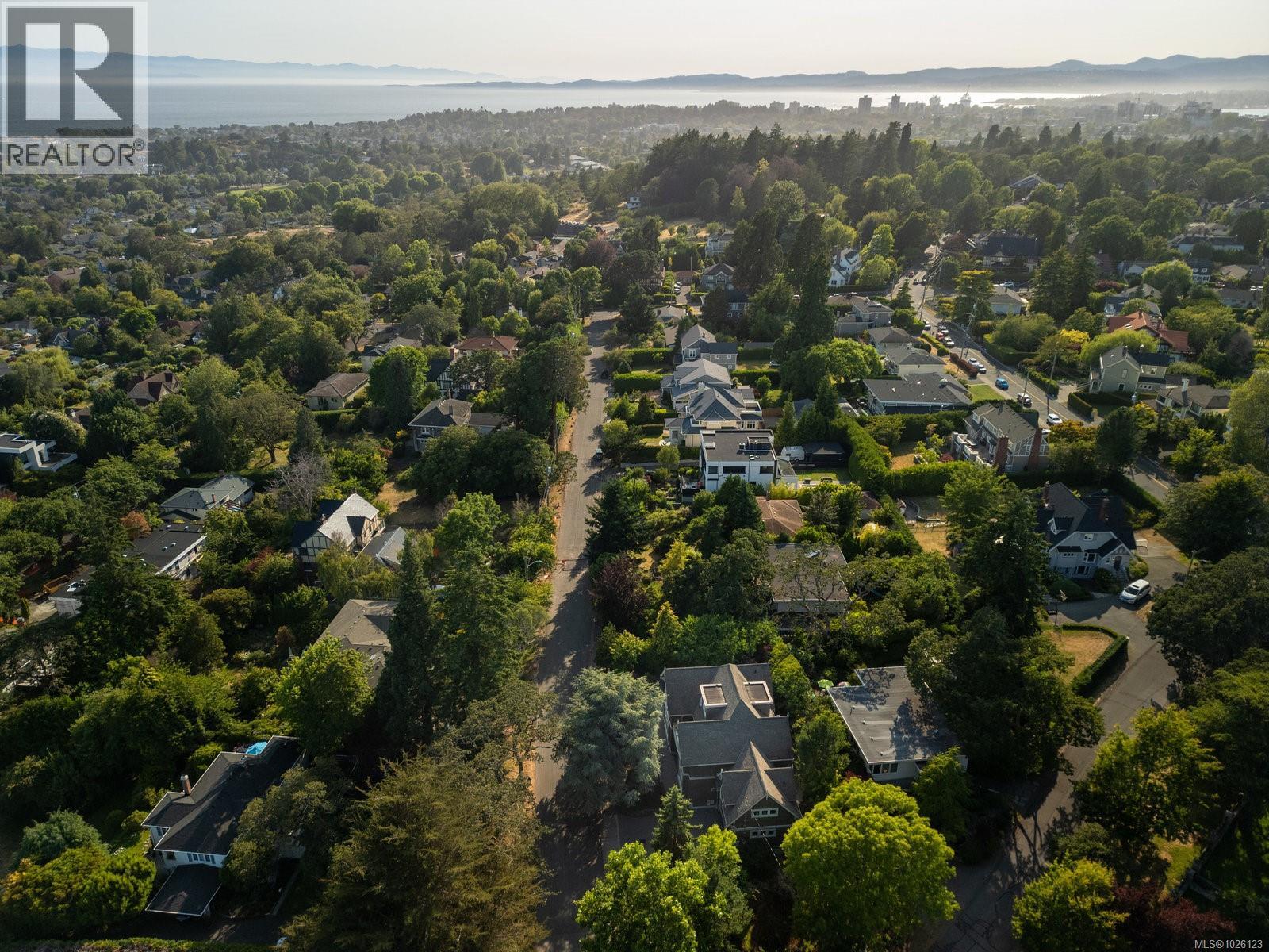 1568 Montgomery Ave - 40