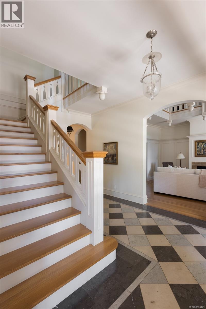 1568 Montgomery Ave - 5