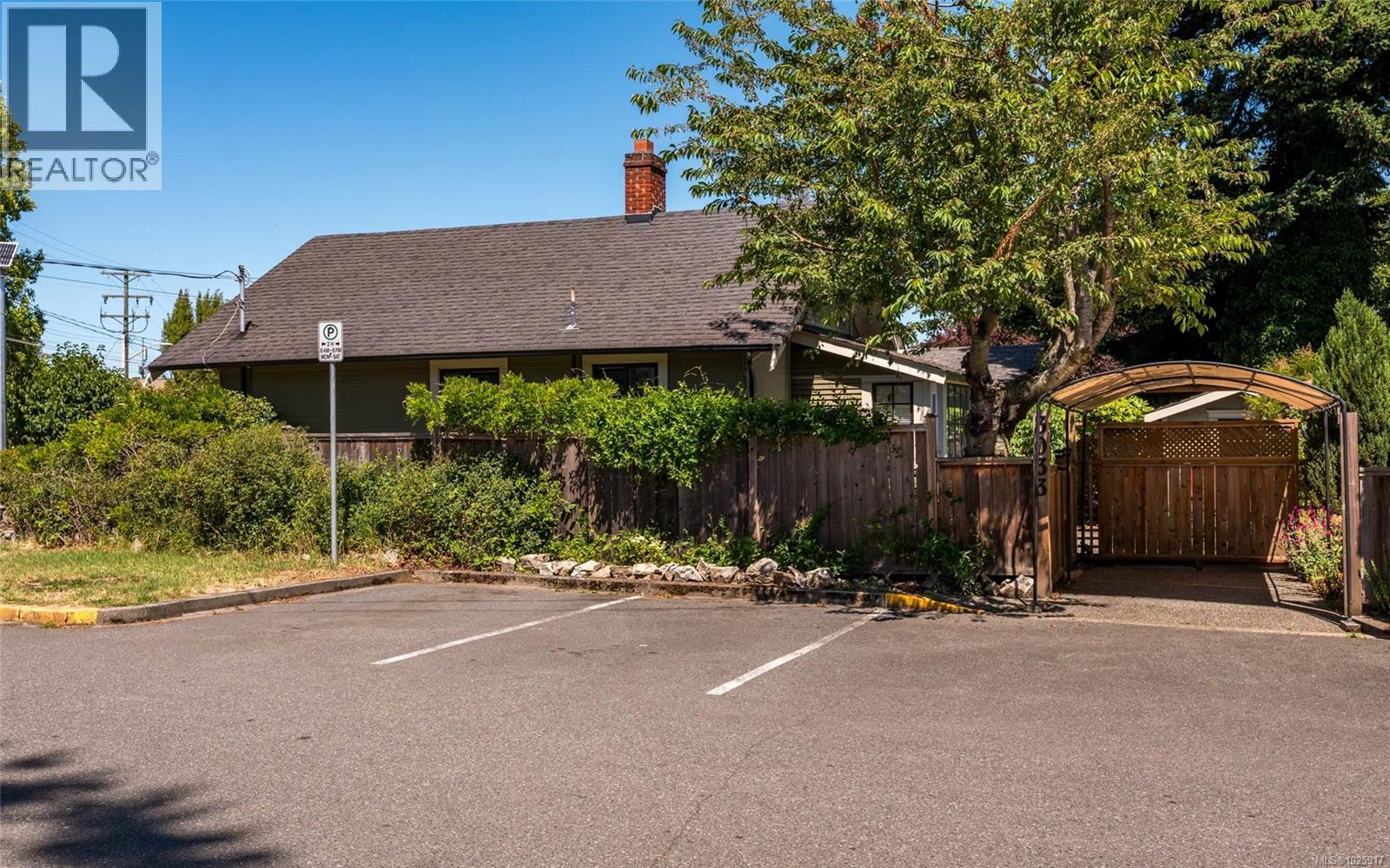  3033 Cedar Hill Road, Victoria