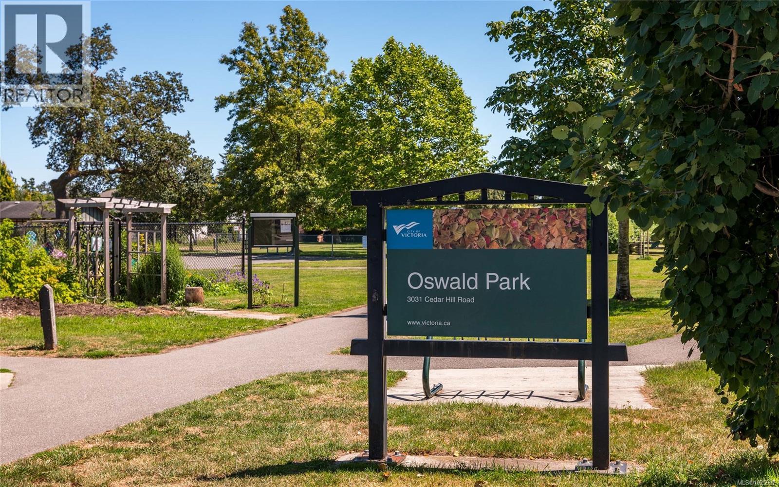  3033 Cedar Hill Road, Victoria