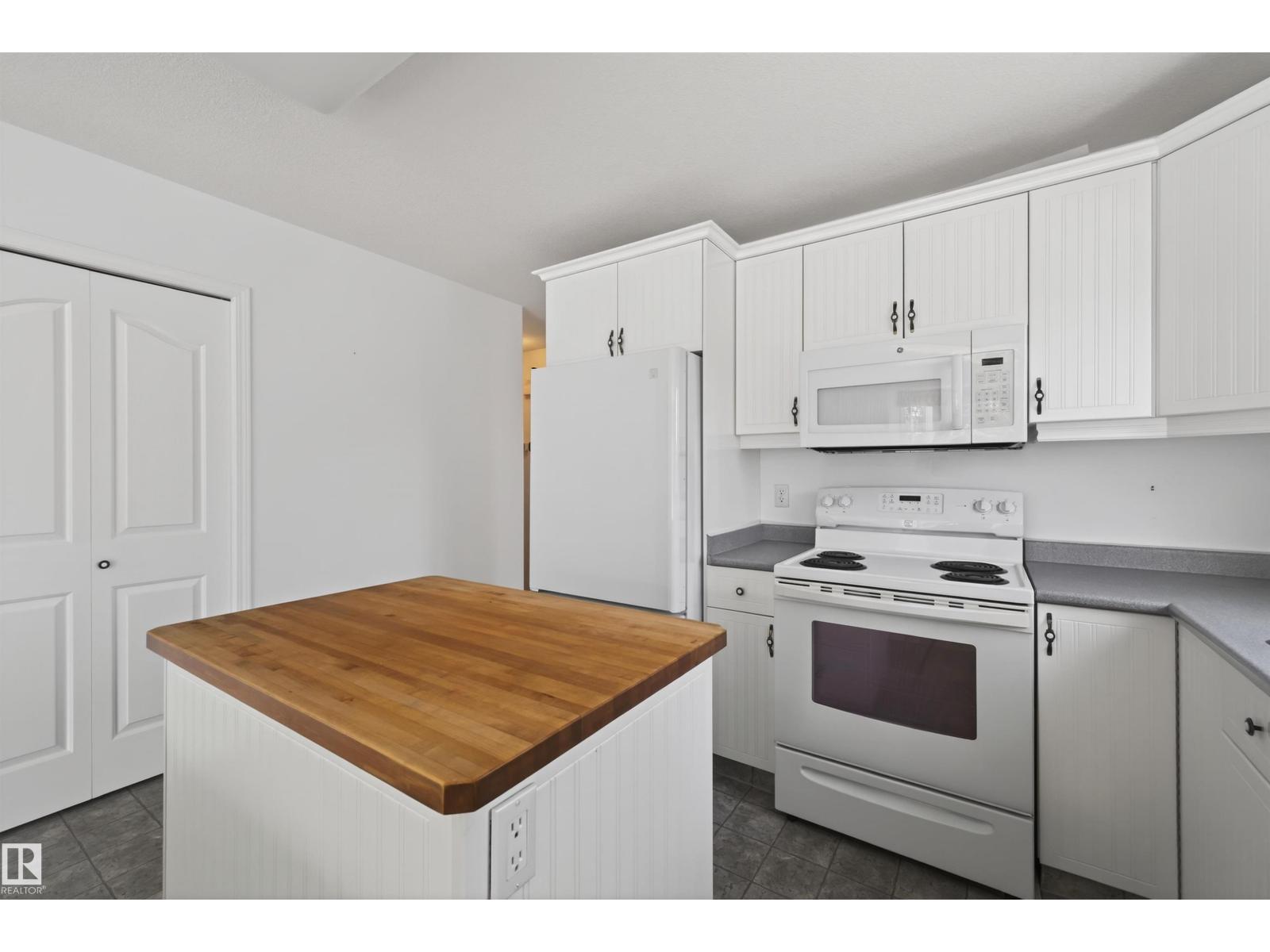 58 FOXBORO GROVE, Sherwood Park