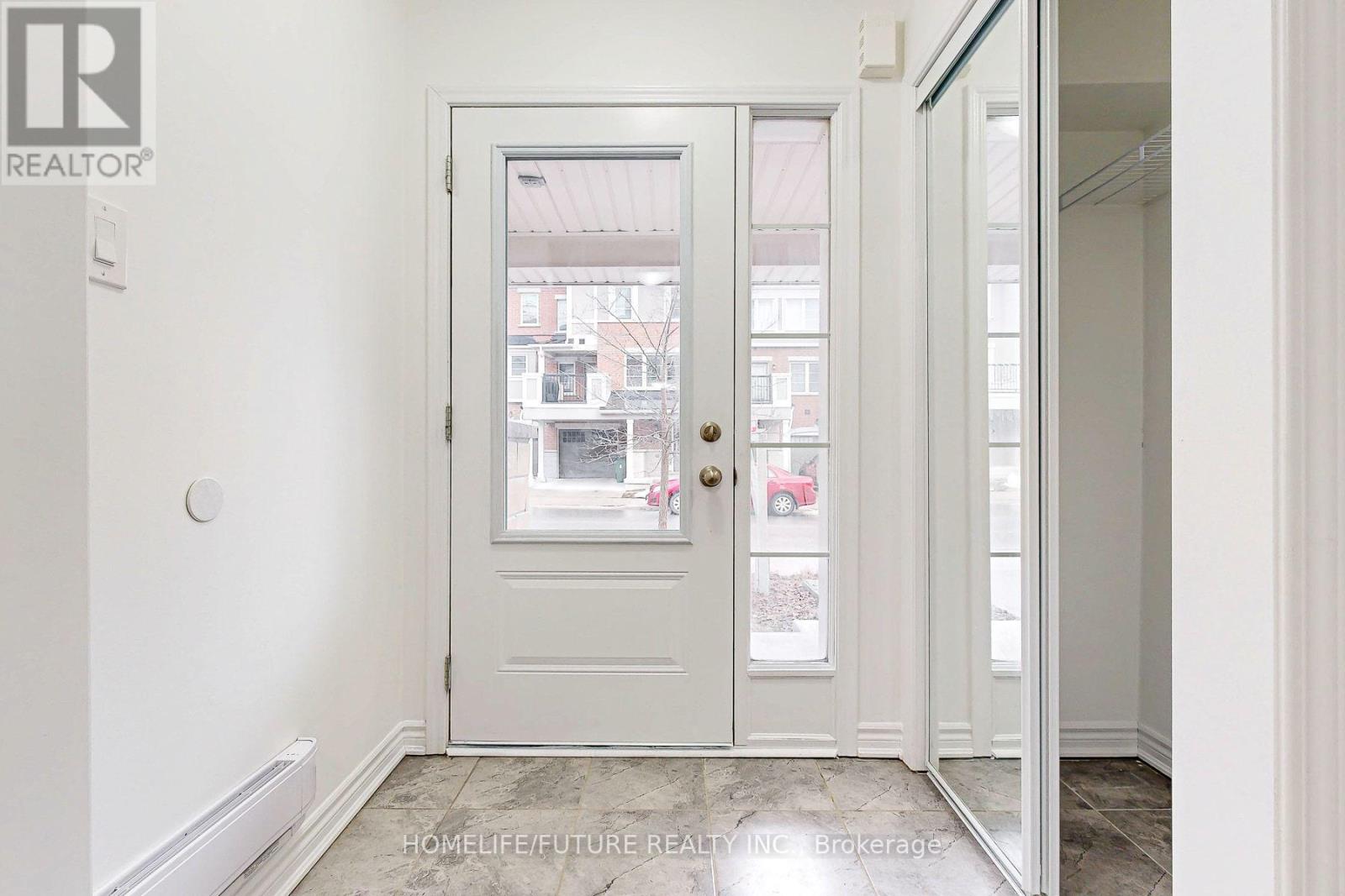 64 AYERS CRESCENT - Photo 3 of 38, Toronto (Clairlea-Birchmount), Ontario