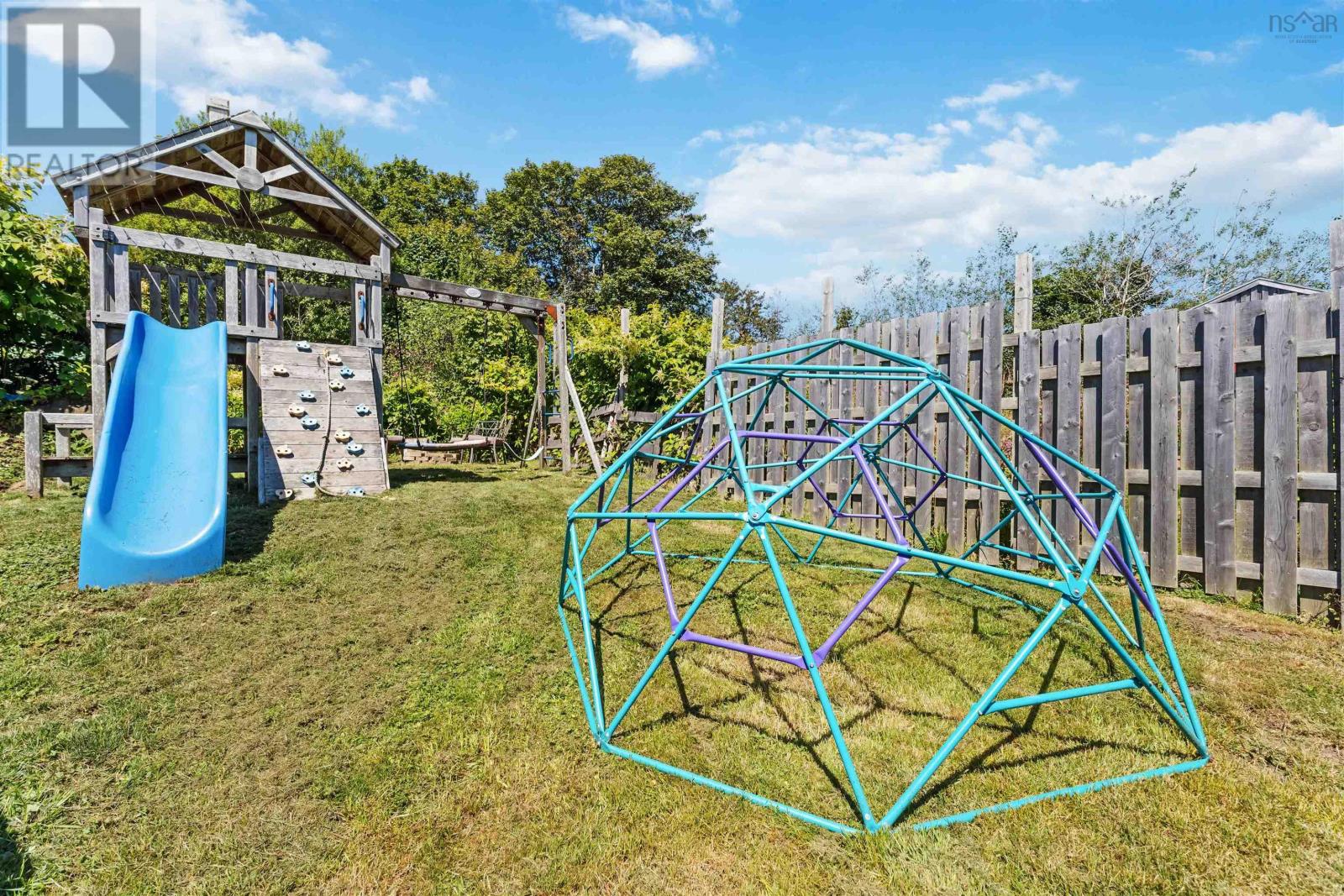 Property 33 of 43 of 113 Second Street