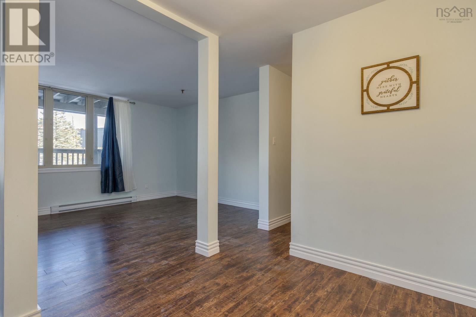 Property 16 of 39 of 101 67 FARNHAM GATE Road