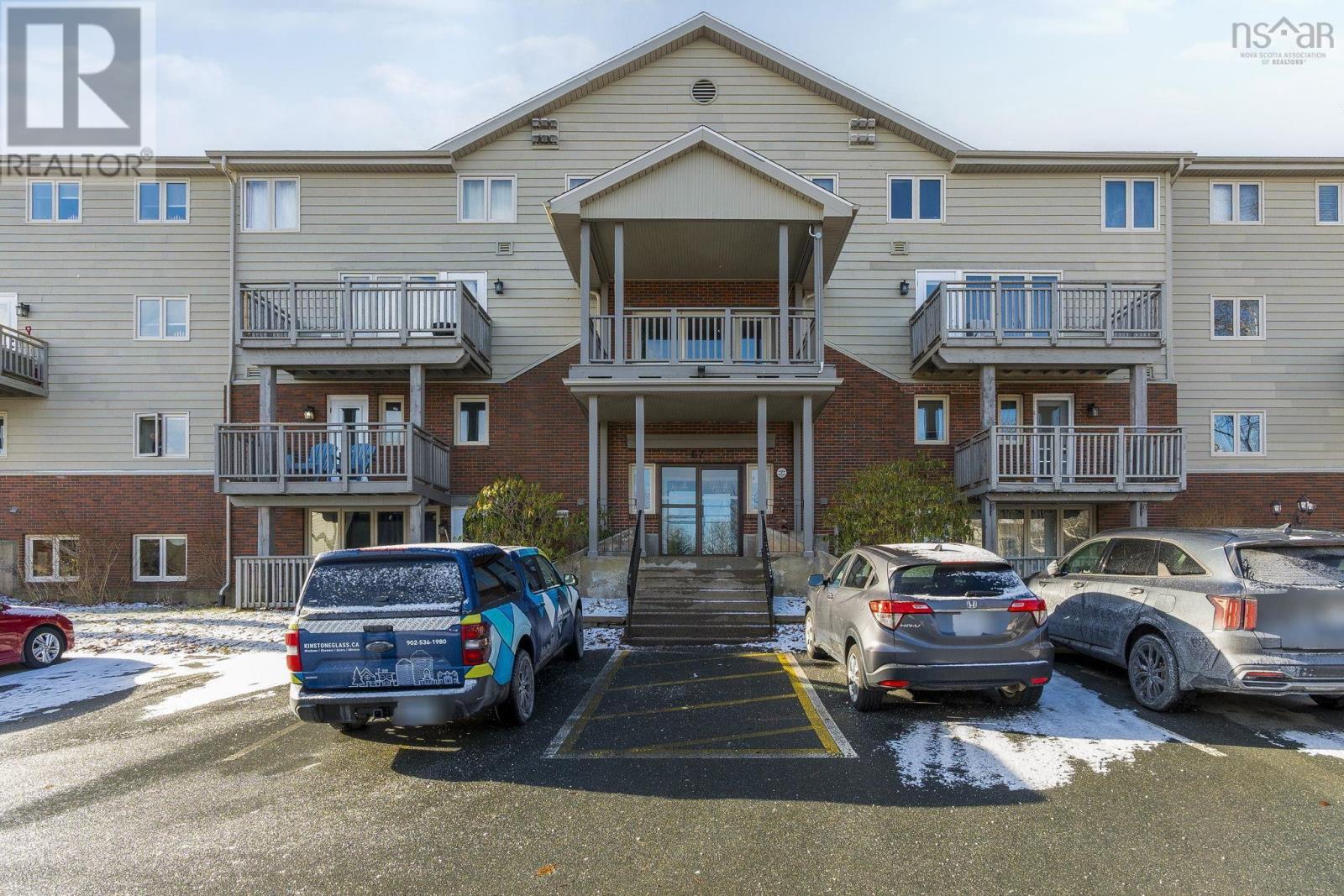 Property photo of 101 67 FARNHAM GATE Road