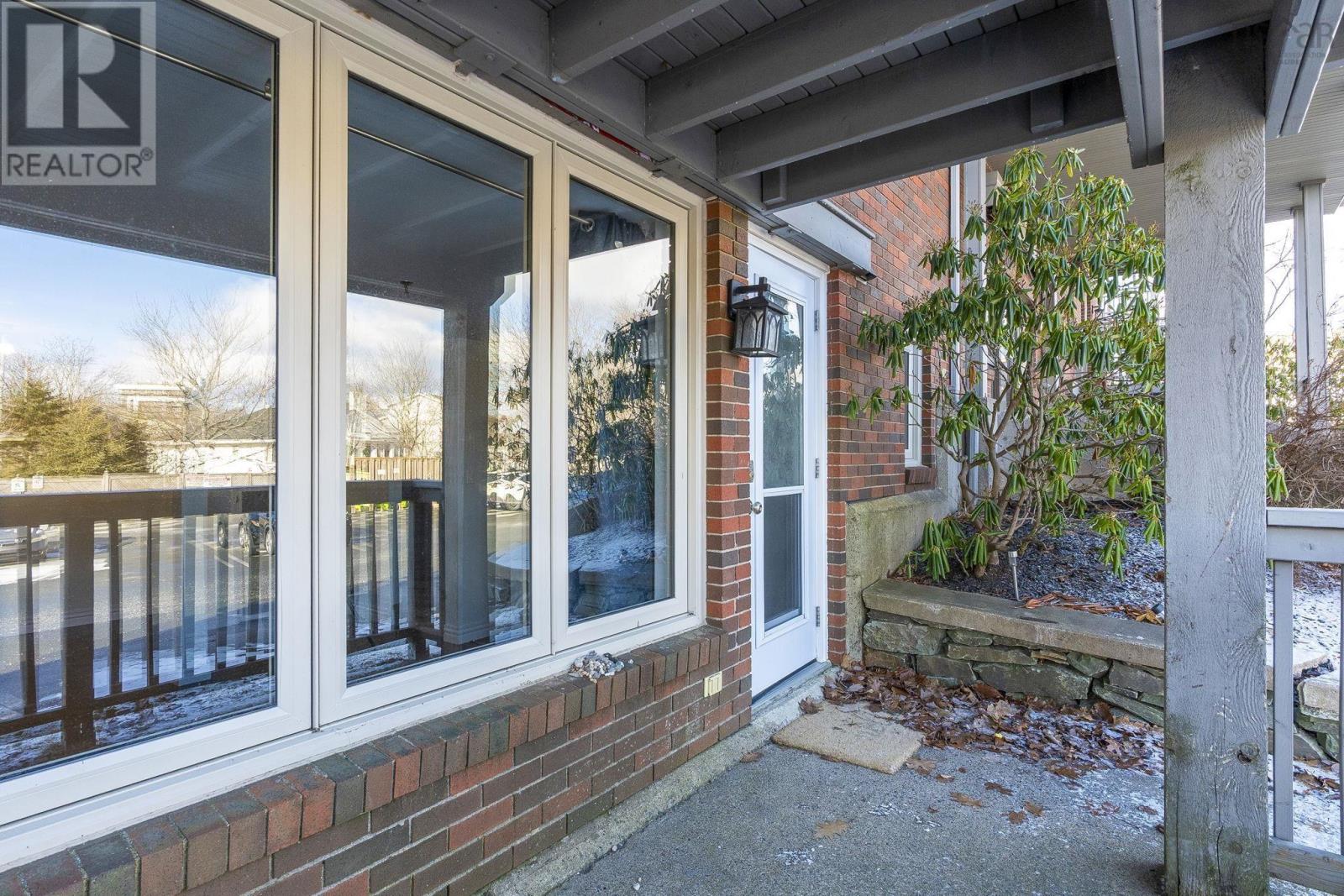 Property 38 of 39 of 101 67 FARNHAM GATE Road