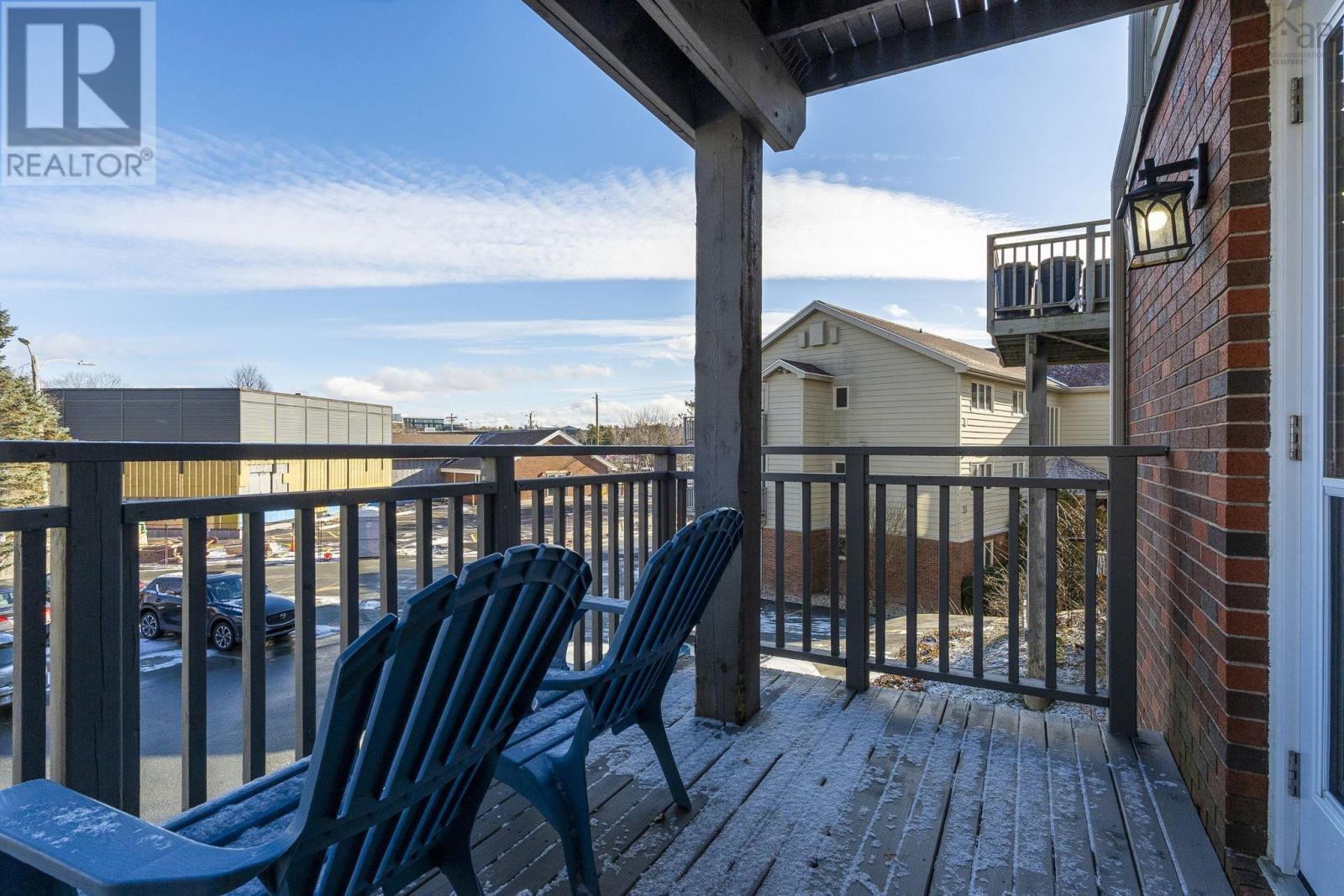 Property 32 of 39 of 101 67 FARNHAM GATE Road